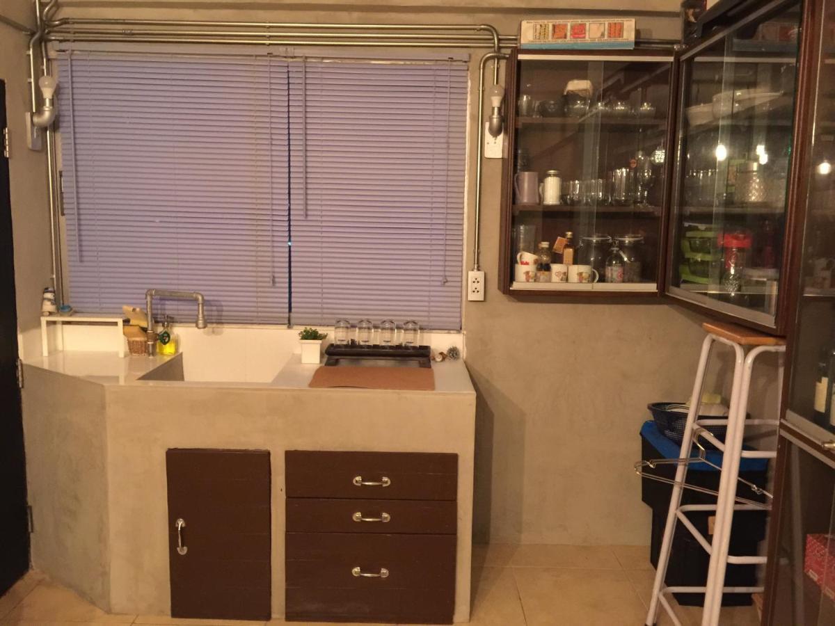 Renovated Loft Style Condo Бангкок Экстерьер фото